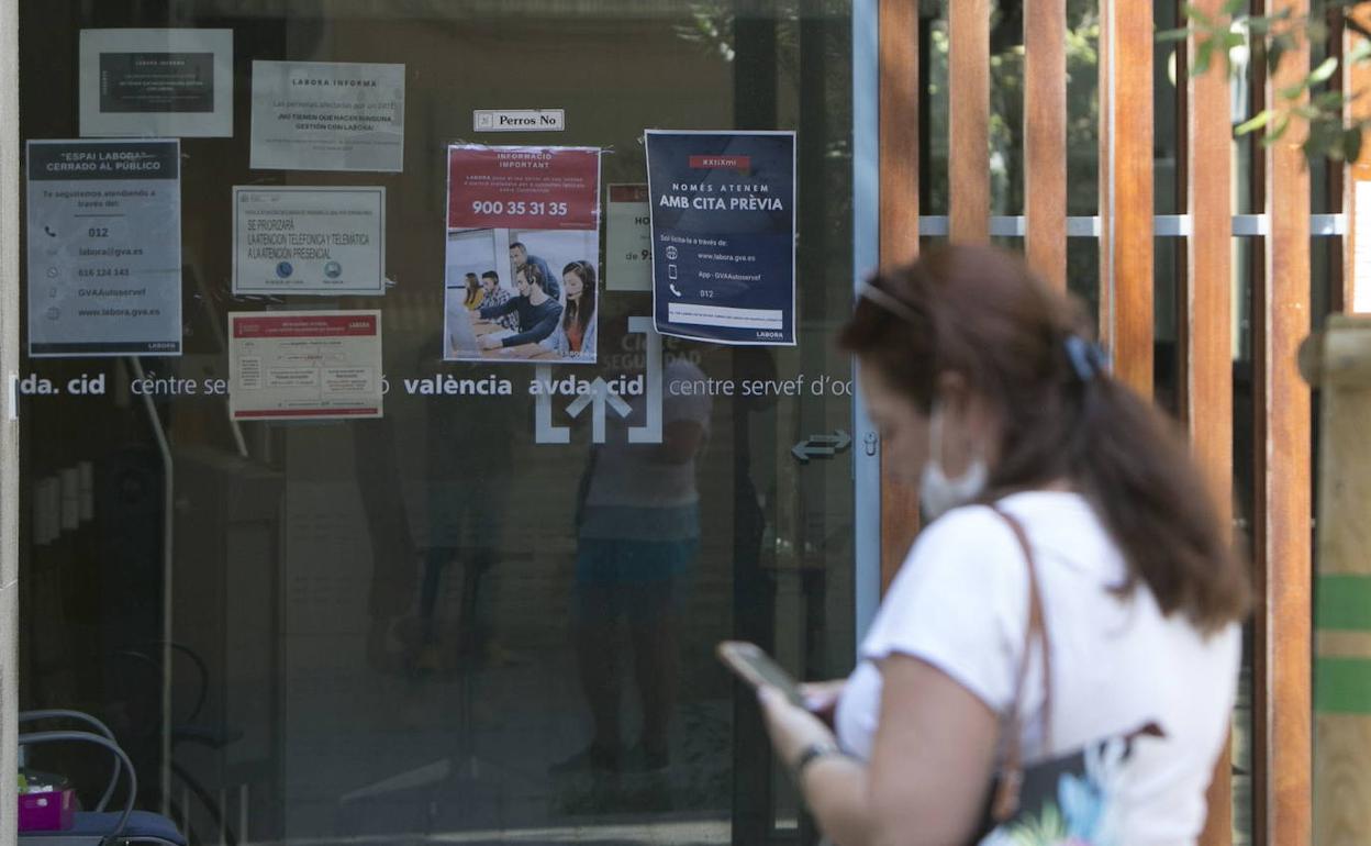 Oficina del paro en Valencia. 