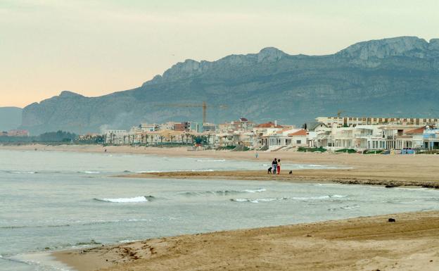 Aparece un cadáver en la playa de Oliva