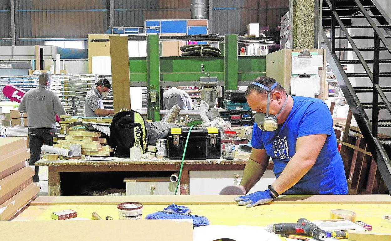 Taller de carpintería en el polígono industrial de Picassent. 