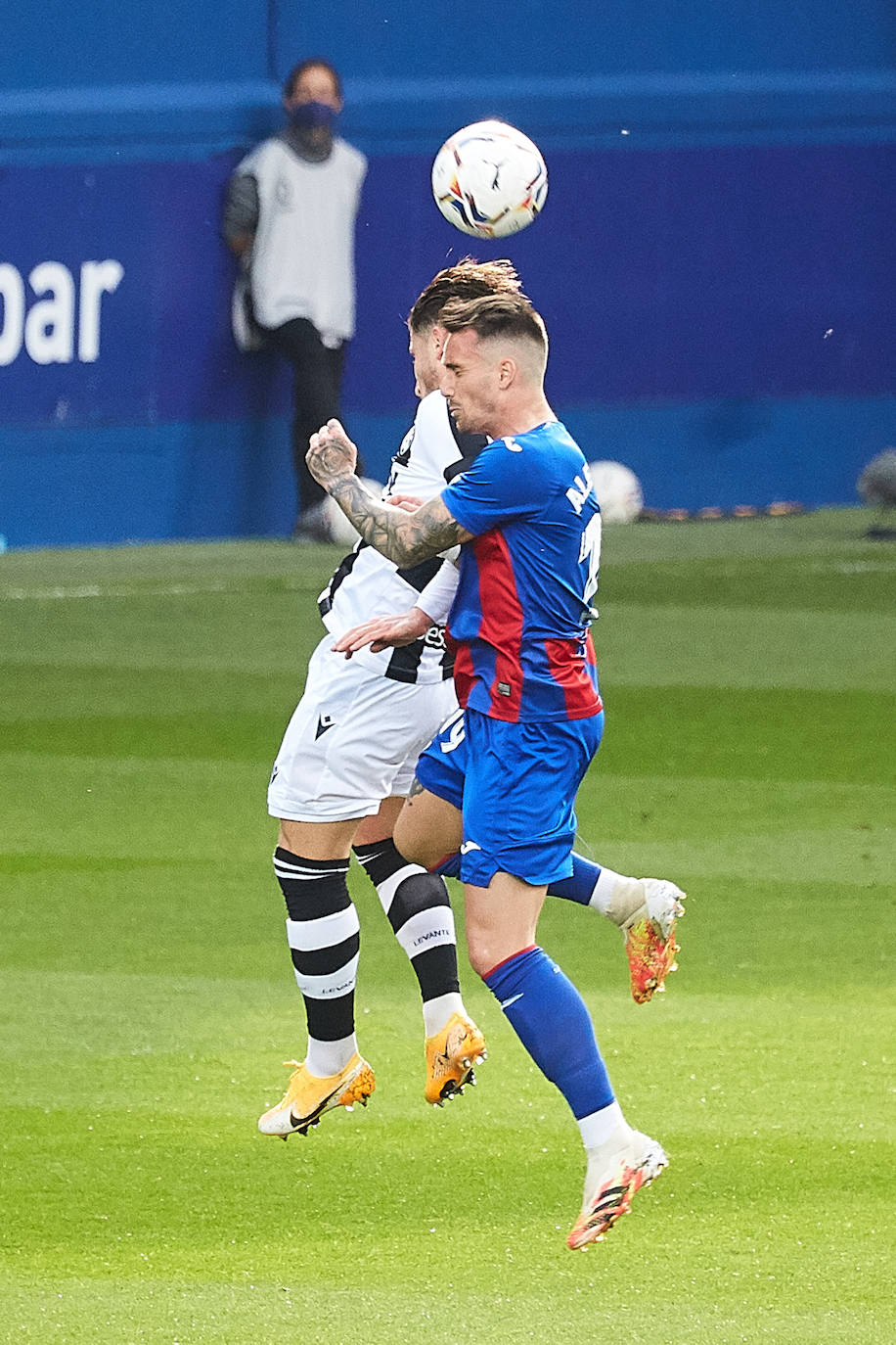 Fotos: Las mejores imágenes del SD Eibar-Levante UD