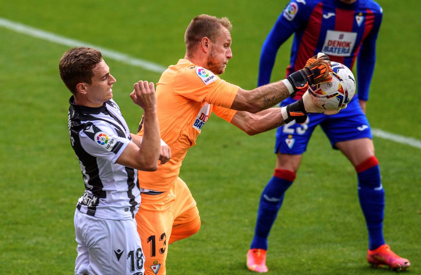 Fotos: Las mejores imágenes del SD Eibar-Levante UD