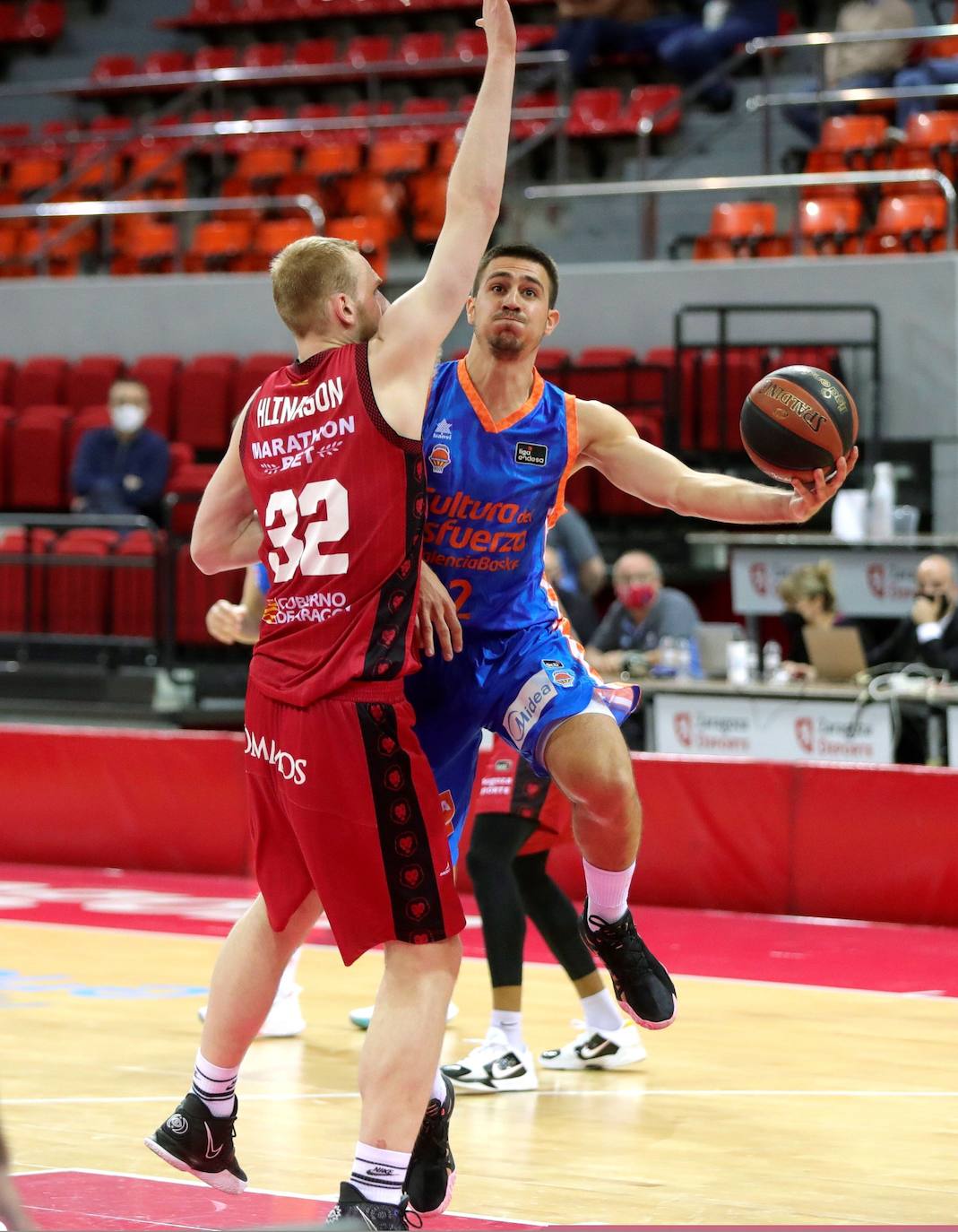 Fotos: Las mejores imágenes del Casademont Zaragoza - Valencia Basket