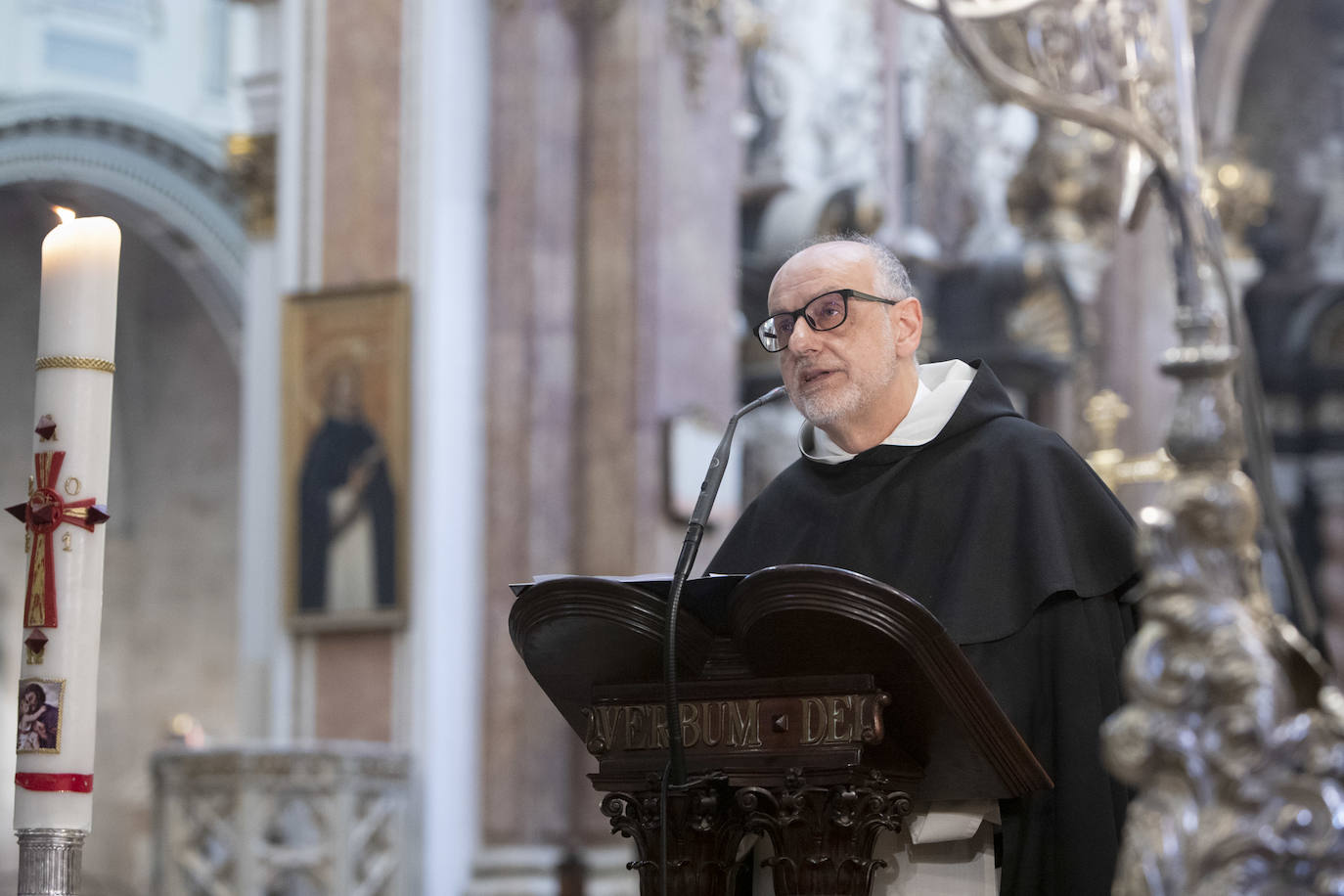 Imagen secundaria 1 - San Vicente en pandemia: así ha sido el gesto espontáneo de un niño en la Catedral de Valencia