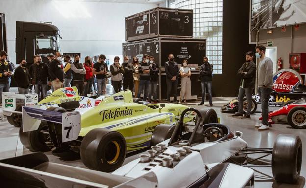 Visita a la sede del equipo, donde se guardan una gran cantidad de joyas automovilísticas.