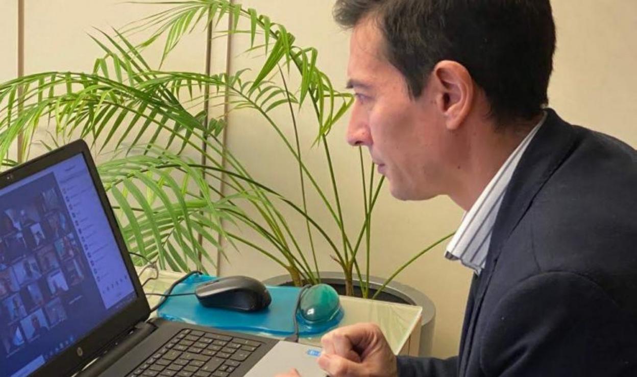 El alcalde, Rafa García, en una sesión telemática. LP