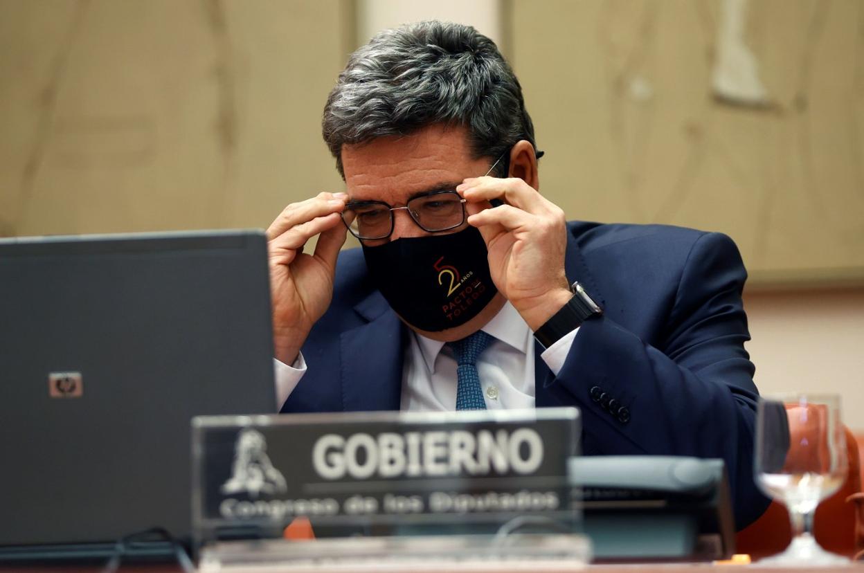 El ministro de Inclusión, José Luis Escrivá, ayer, en el Congreso. Mariscal / EFE