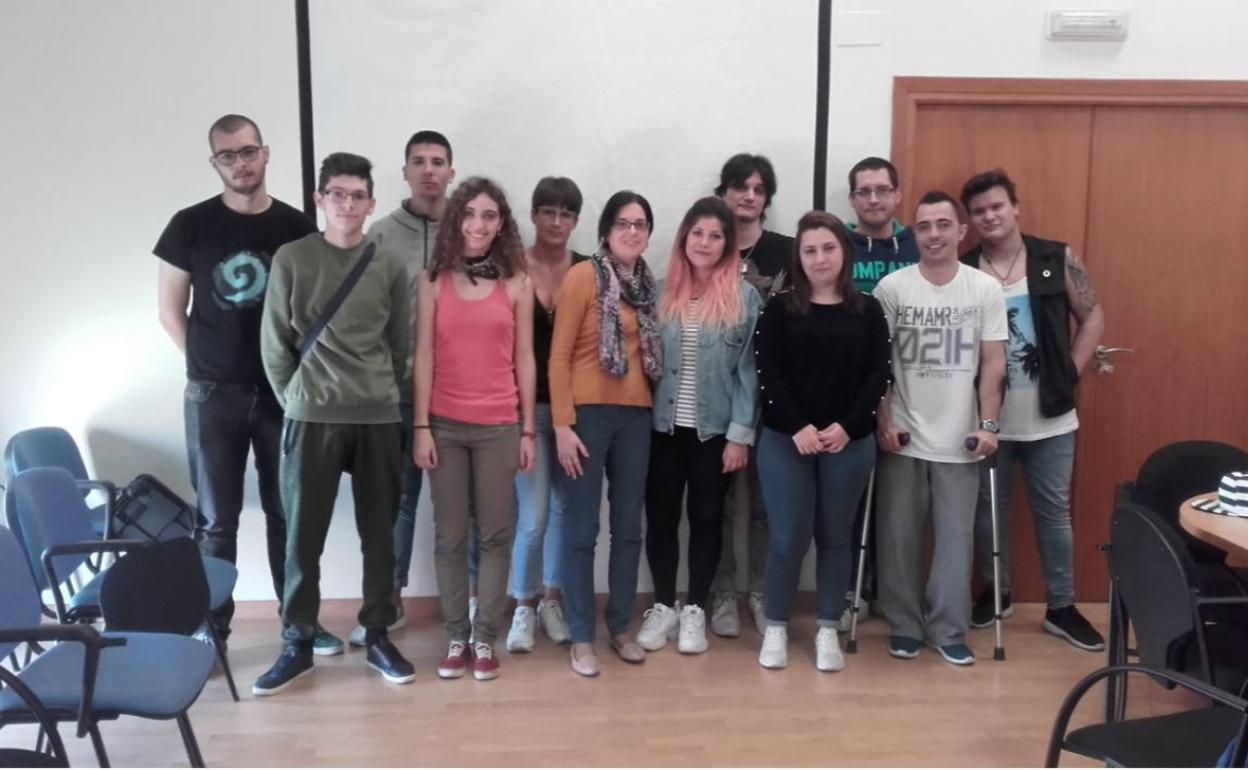 Un grupo de jóvenes que participó en un taller hace dos años. 