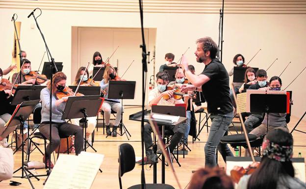 Josep Vicent, durante la grabación del disco de ADDA Simfònica.