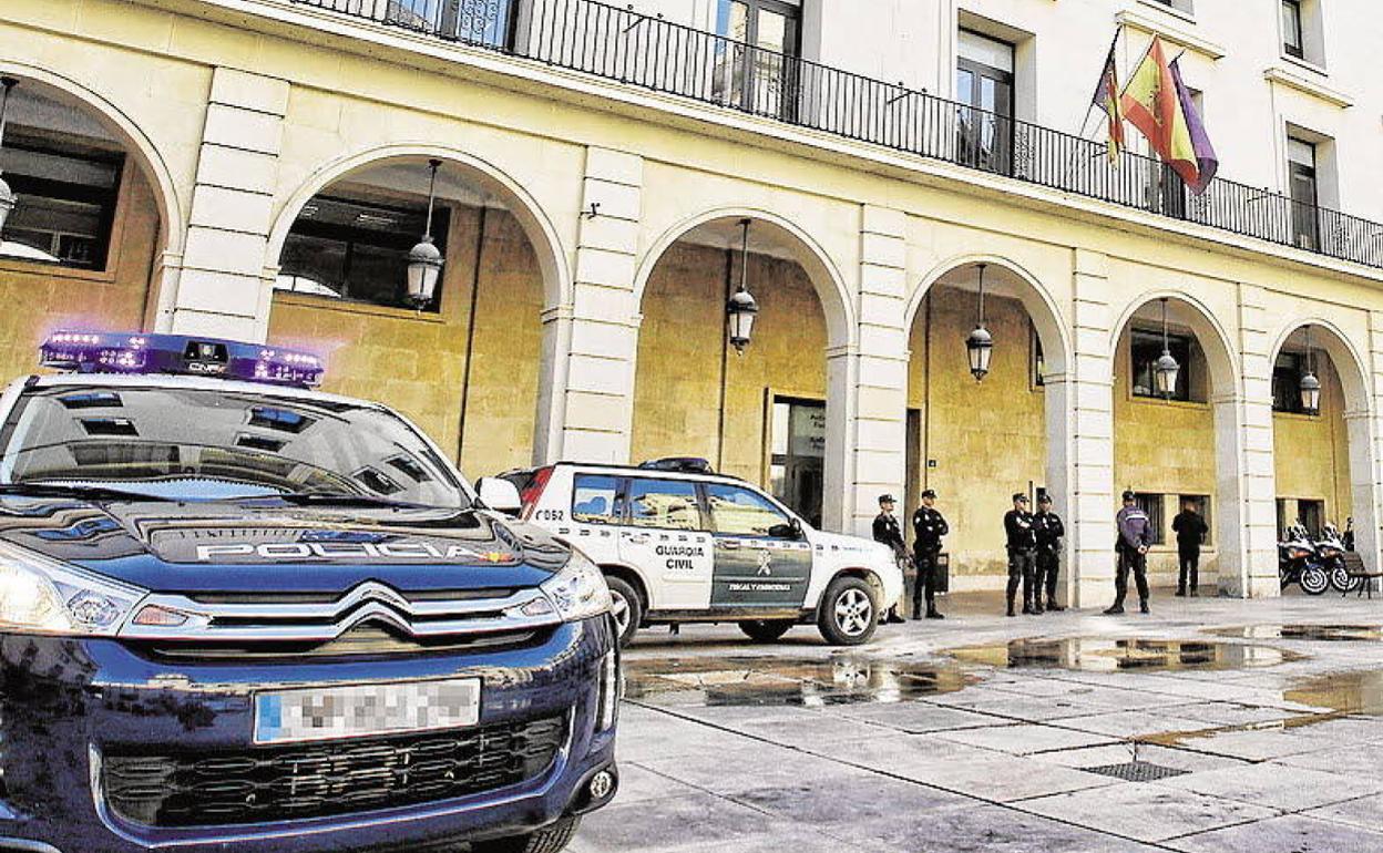 El menor logró escapar después de dos horas y media encerrado. 