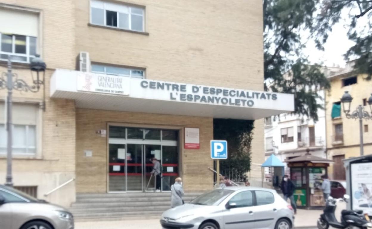 Denuncian la falta de atención telefónica en el Centro Españoleto de Xàtiva