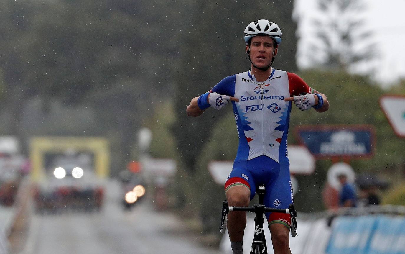 La 72º Volta Ciclista a la Comunitat Valenciana ha comenzado este jueves 15 de abril. El corredor australiano del equipo Groupama - FDJ, Miles Scotson, ha sido el ganador en la primera etapa de esta edición, disputada entre las localidades alicantinas de Elche y Ondara, con 166 kilómetros de recorrido.