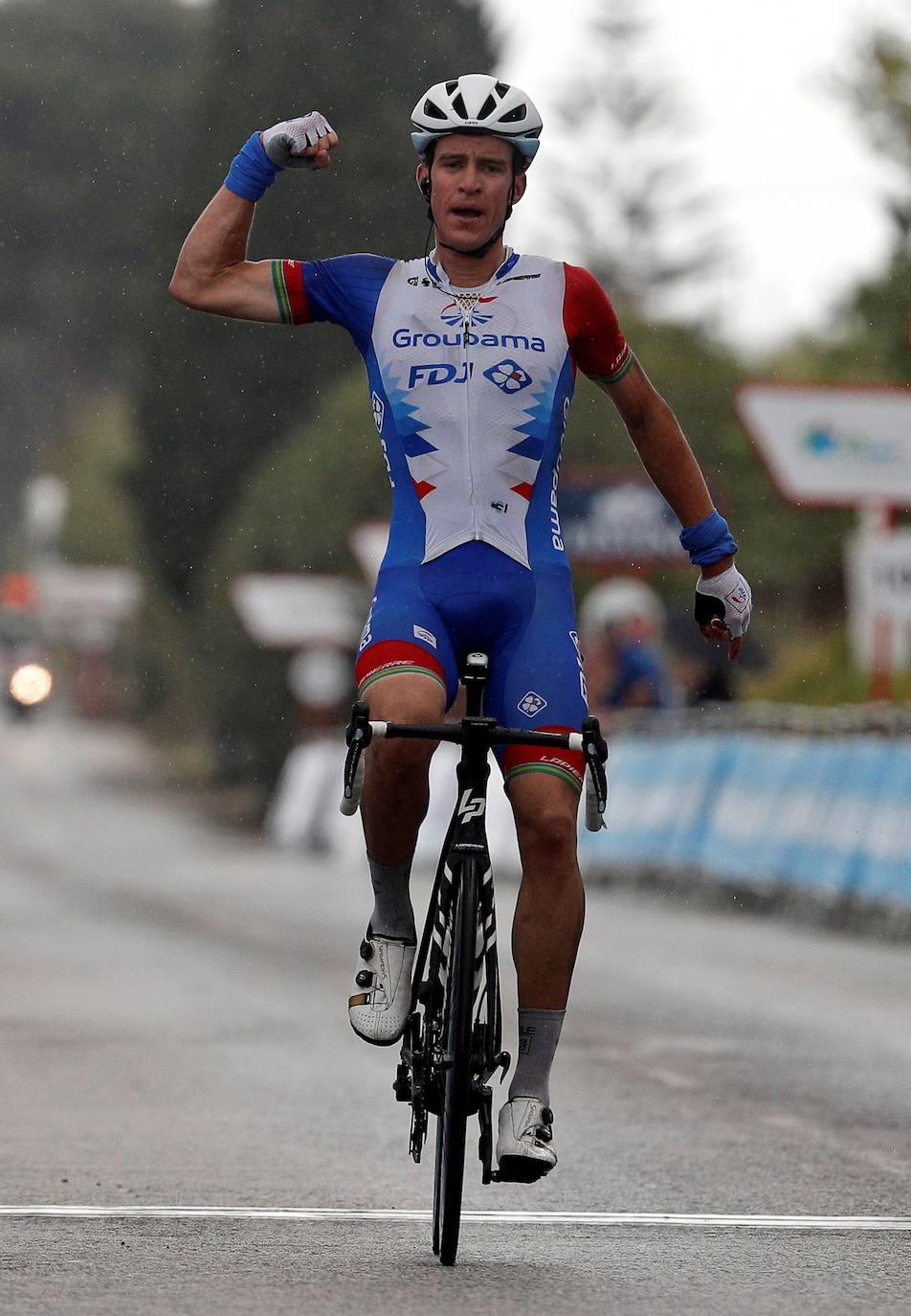 La 72º Volta Ciclista a la Comunitat Valenciana ha comenzado este jueves 15 de abril. El corredor australiano del equipo Groupama - FDJ, Miles Scotson, ha sido el ganador en la primera etapa de esta edición, disputada entre las localidades alicantinas de Elche y Ondara, con 166 kilómetros de recorrido.