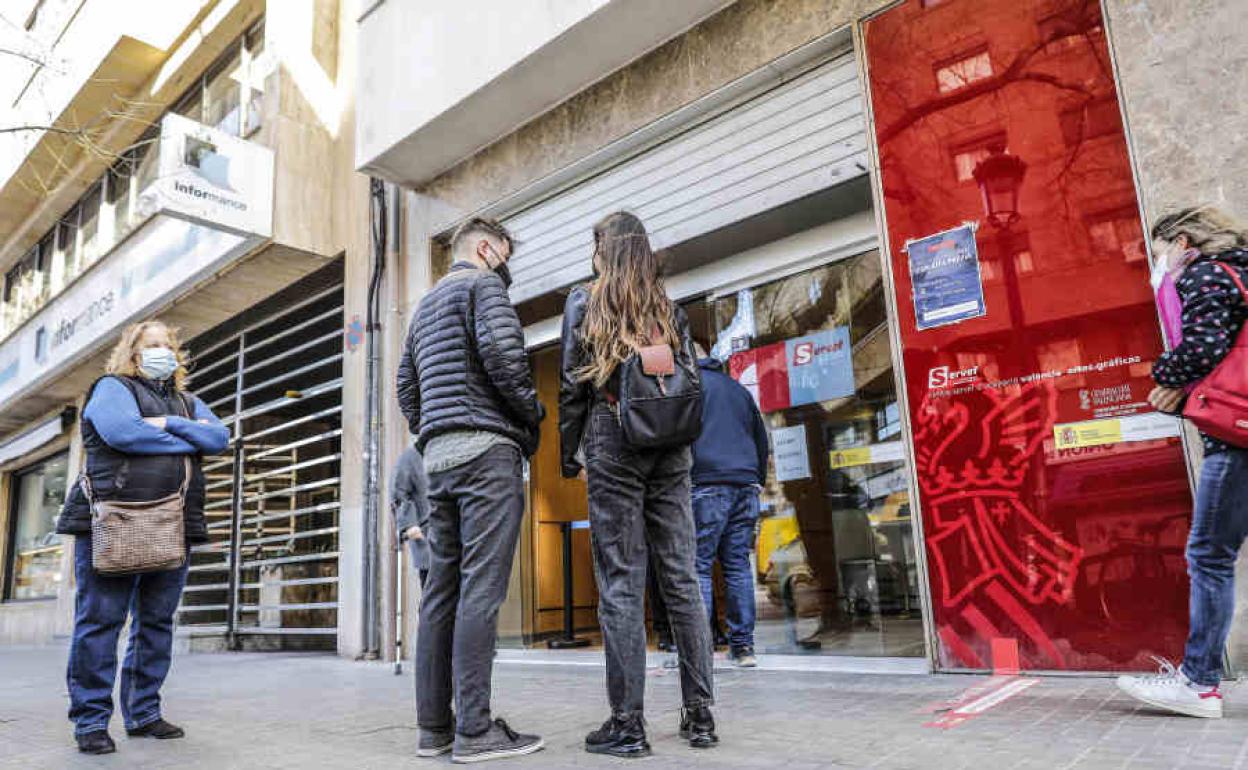 Oficina del paro en Valencia.