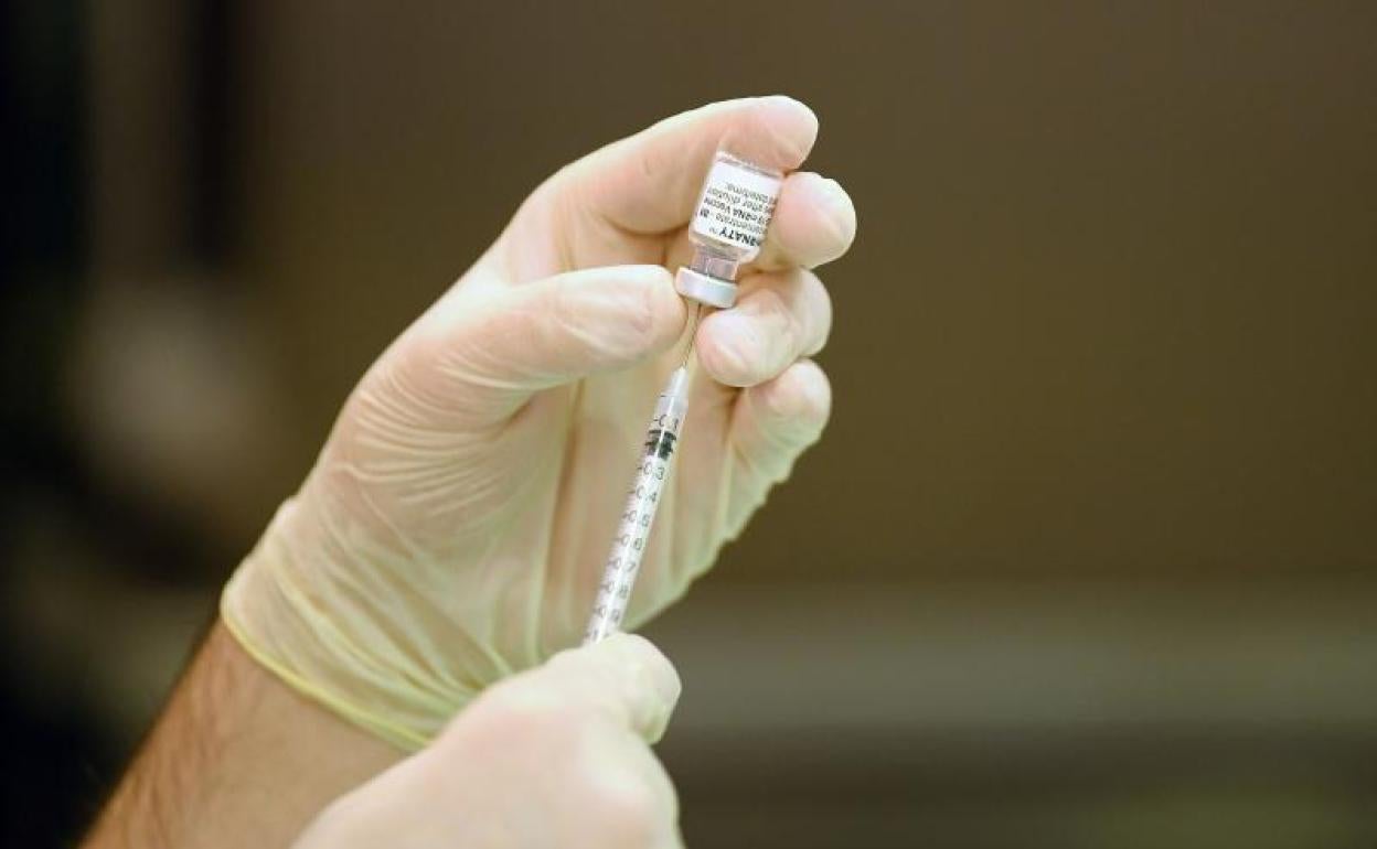 El dueño de Pfizer insinúa que habrá que ponerse la vacuna cada año