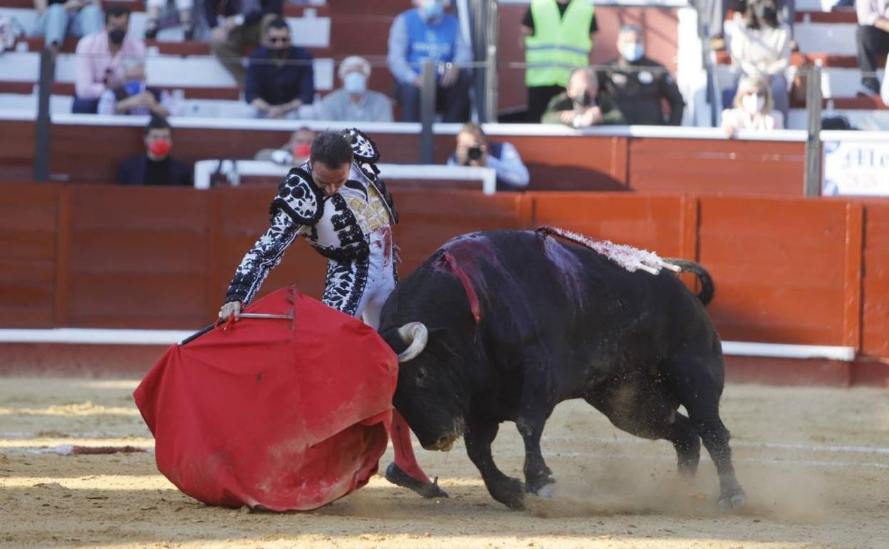 Ponce sobre la derecha. 