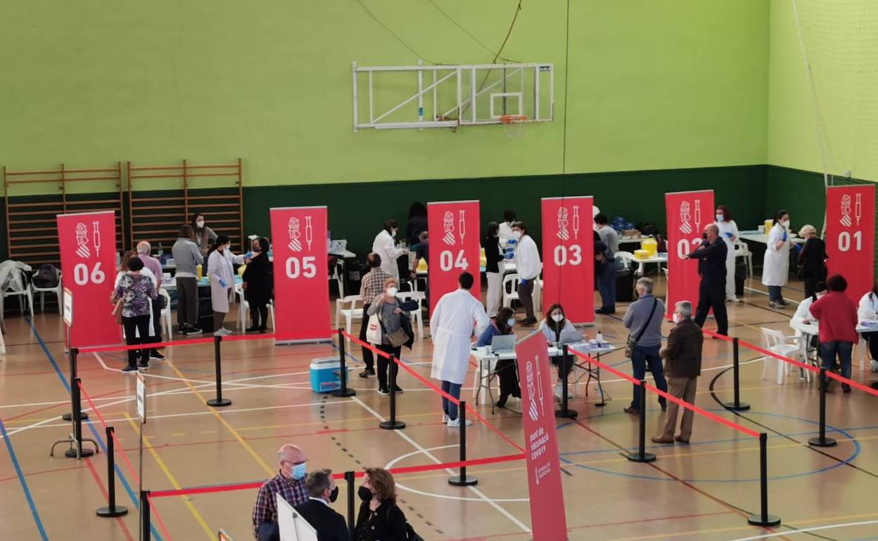 La vacunación masiva en el pabellón Ramón Sáez. 