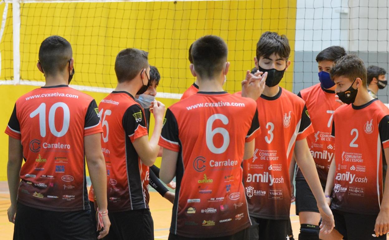 Momento del encuentro del los cadetes del Xàtiva Voleibol. 