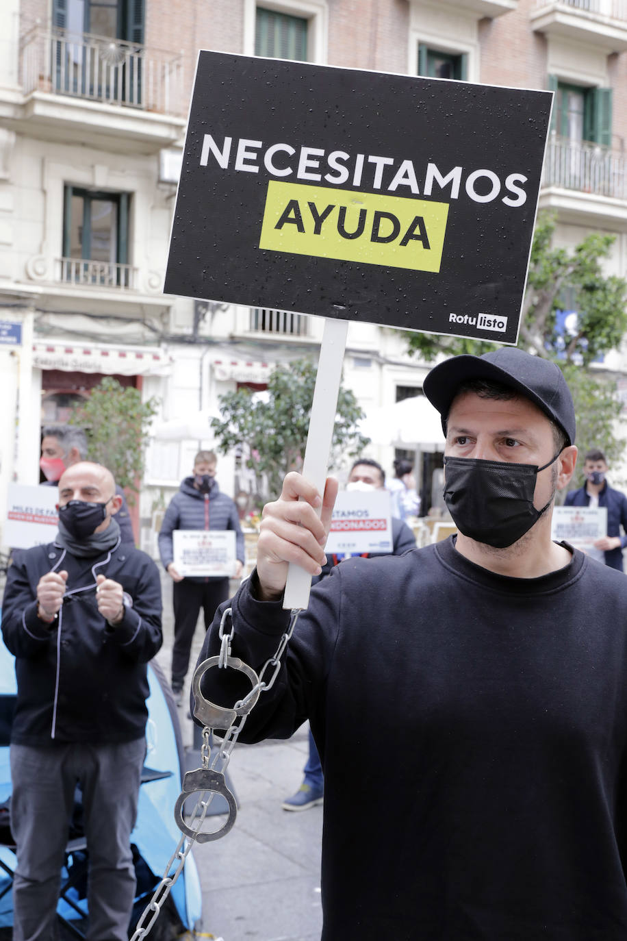 Los empresarios de los locales denuncian que el cierre por la crisis sanitaria les cuesta cada día 800 euros en pérdidas 