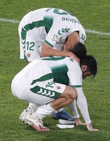 Imagen secundaria 2 - Imágenes del Elche 1-1 Valladolid en el Martínez Valero. 