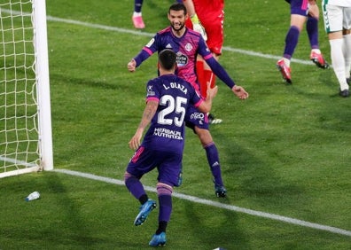 Imagen secundaria 1 - Imágenes del Elche 1-1 Valladolid en el Martínez Valero. 