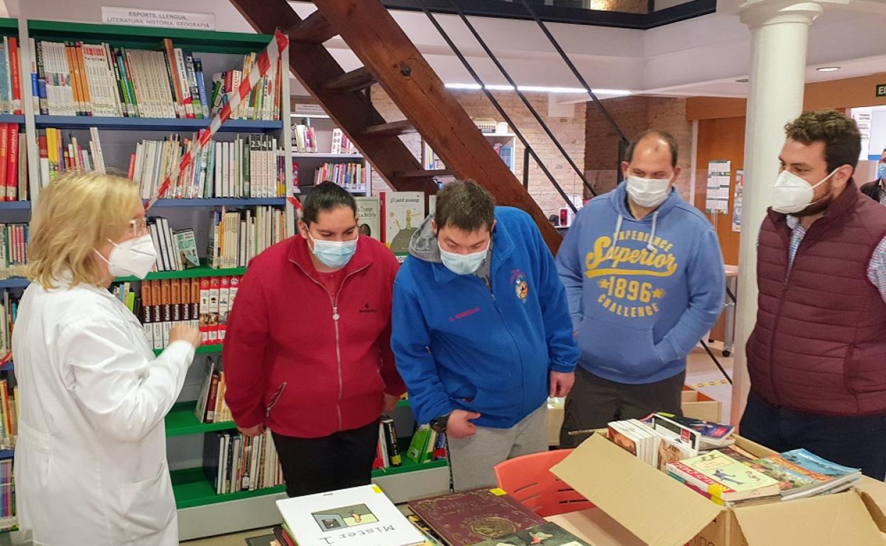 La Biblioteca dispondrá de libros adaptados a las personas con diversidad funcional. 