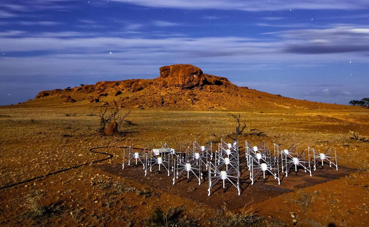 Telescopio Murchison Widefield Array (MWA), en la remota región del Medio Oeste de Australia Occidental. 