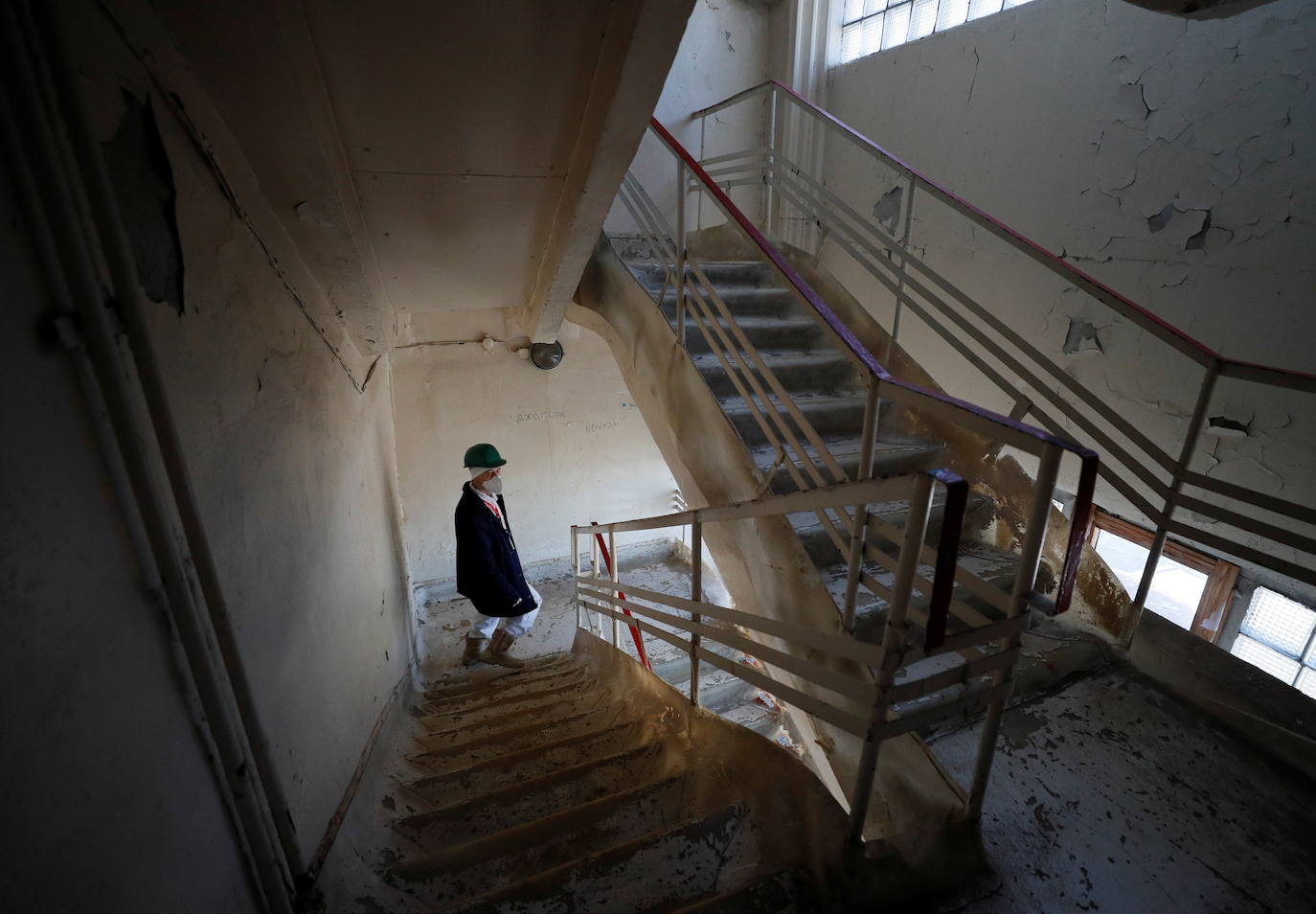 Ucrania pretende convertir las ruinas de Chernobyl en Patrimonio Mundial de la Humanidad. La zona de exclusión permanece abandonada tras el desastre nuclear producido el 26 de abril de 1986 y hoy se ha convertido en un santurario para los amantes del turismo oscuro. También es el recuerdo físico del horror, donde el paso del tiempo acentúa esa sensación de catástrofe, de vida arrasada de golpe, que transmite cada objeto del lugar.