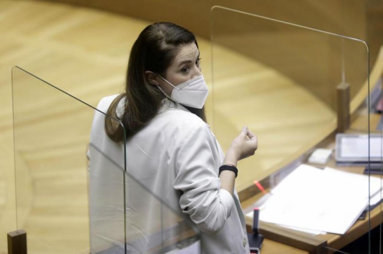 La consellera de Agricultura, Mireia Mollà, ayer en Les Corts. irene marsilla