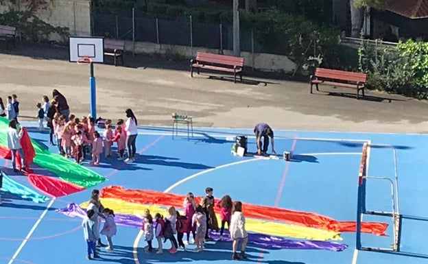 Imagen del patio del colegio público Voramar de Alicante, este viernes. 