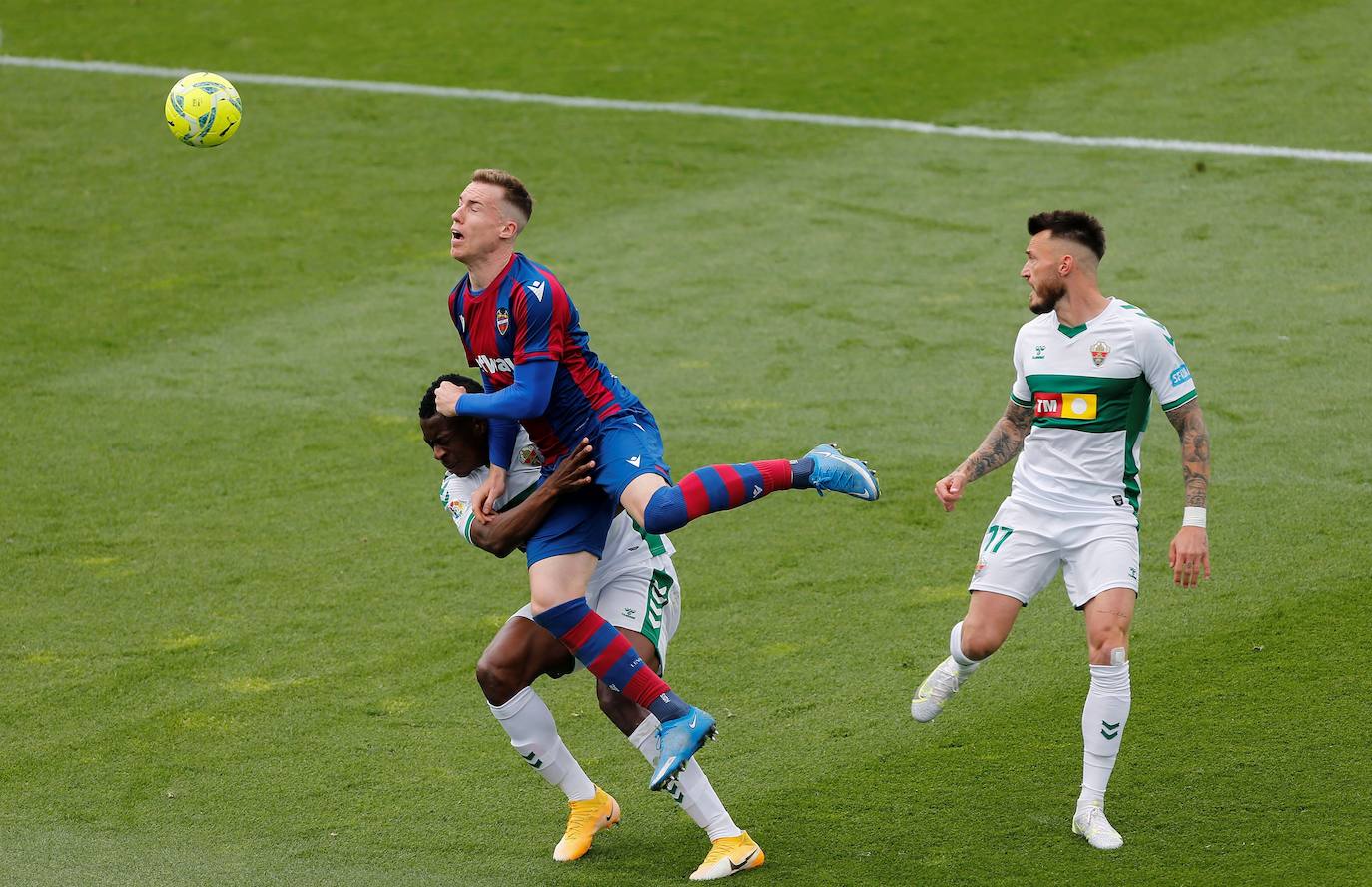 Fotos: Las mejores imágenes del Elche CF-Levante UD