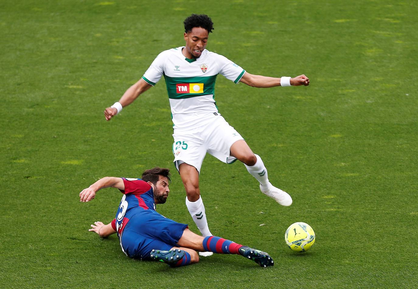 Fotos: Las mejores imágenes del Elche CF-Levante UD