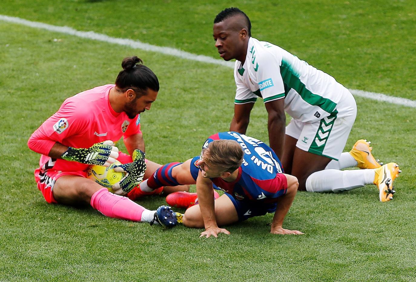 Fotos: Las mejores imágenes del Elche CF-Levante UD