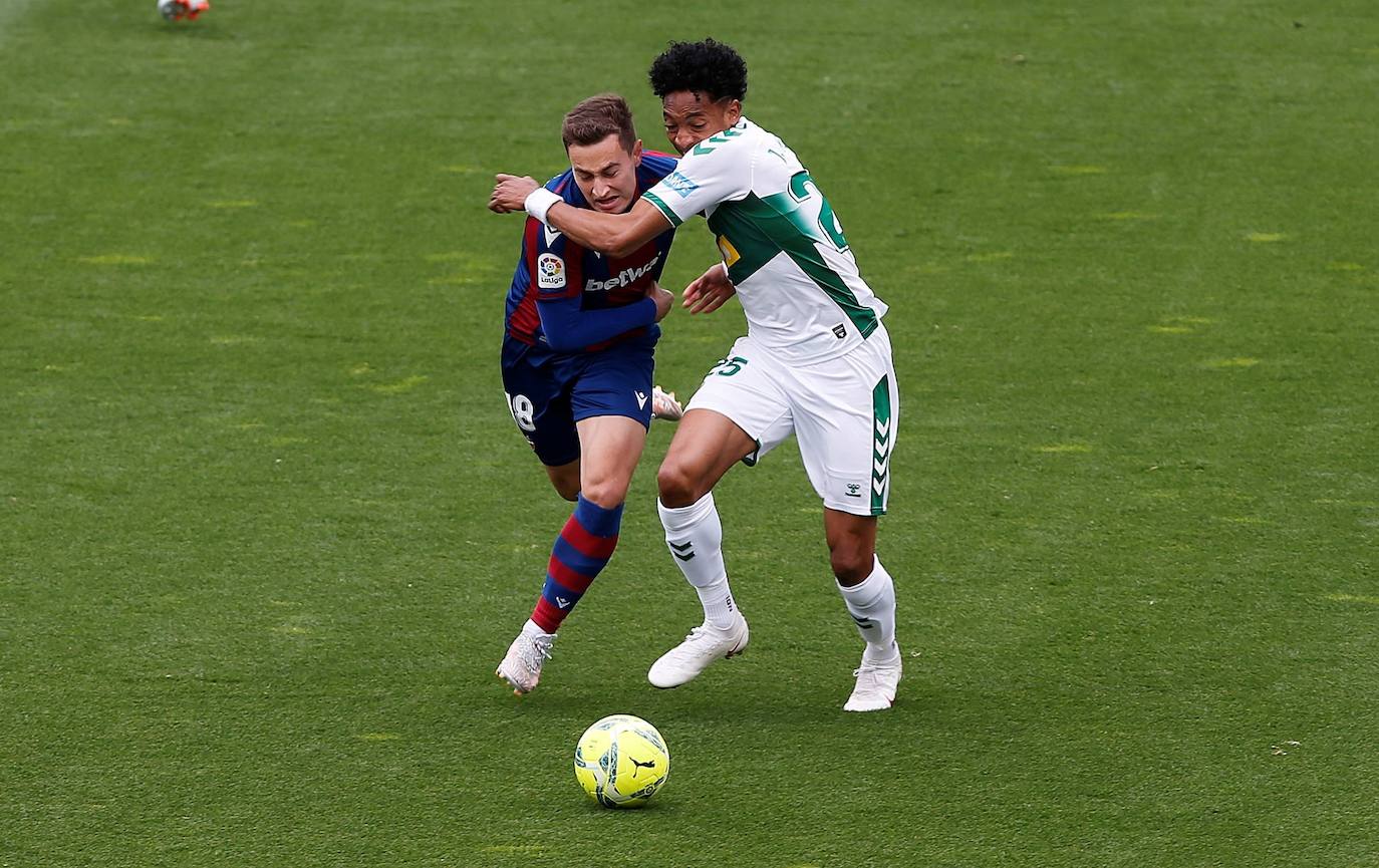 Fotos: Las mejores imágenes del Elche CF-Levante UD