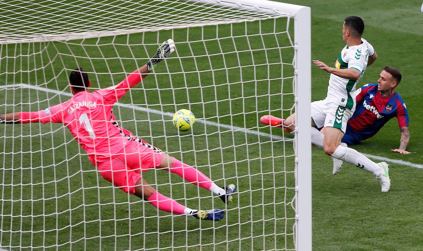 Fotos: Las mejores imágenes del Elche CF-Levante UD