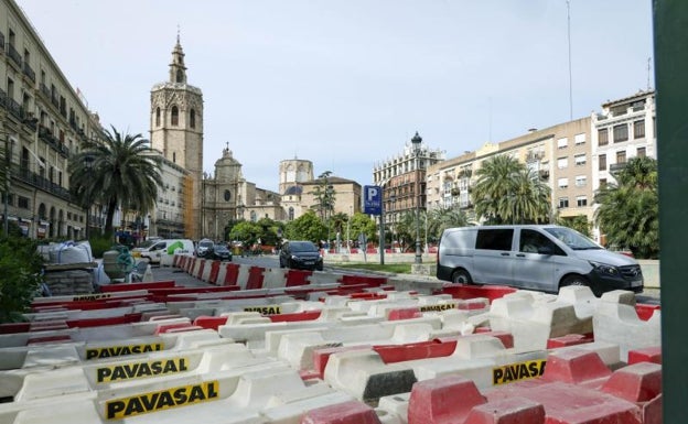 Los vecinos piden mejoras en la accesibilidad en la presentación de las obras de la plaza de la Reina