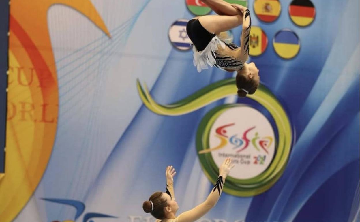 Nuria y Gema, durante la competición celebrada este fin de semana en Sofia, Bulgaria. 