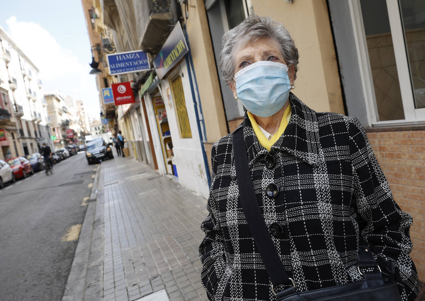 Los vecinos y comerciantes de esta zona céntrica de la ciudad flanqueada por la estación del Norte, la calle Xàtiva, San Vicente y la Gran Vía rechazan la imposición de unos arcos chinos y piden modernizar las aceras, más limpieza, mejorar el mercado y crear zonas infantiles.