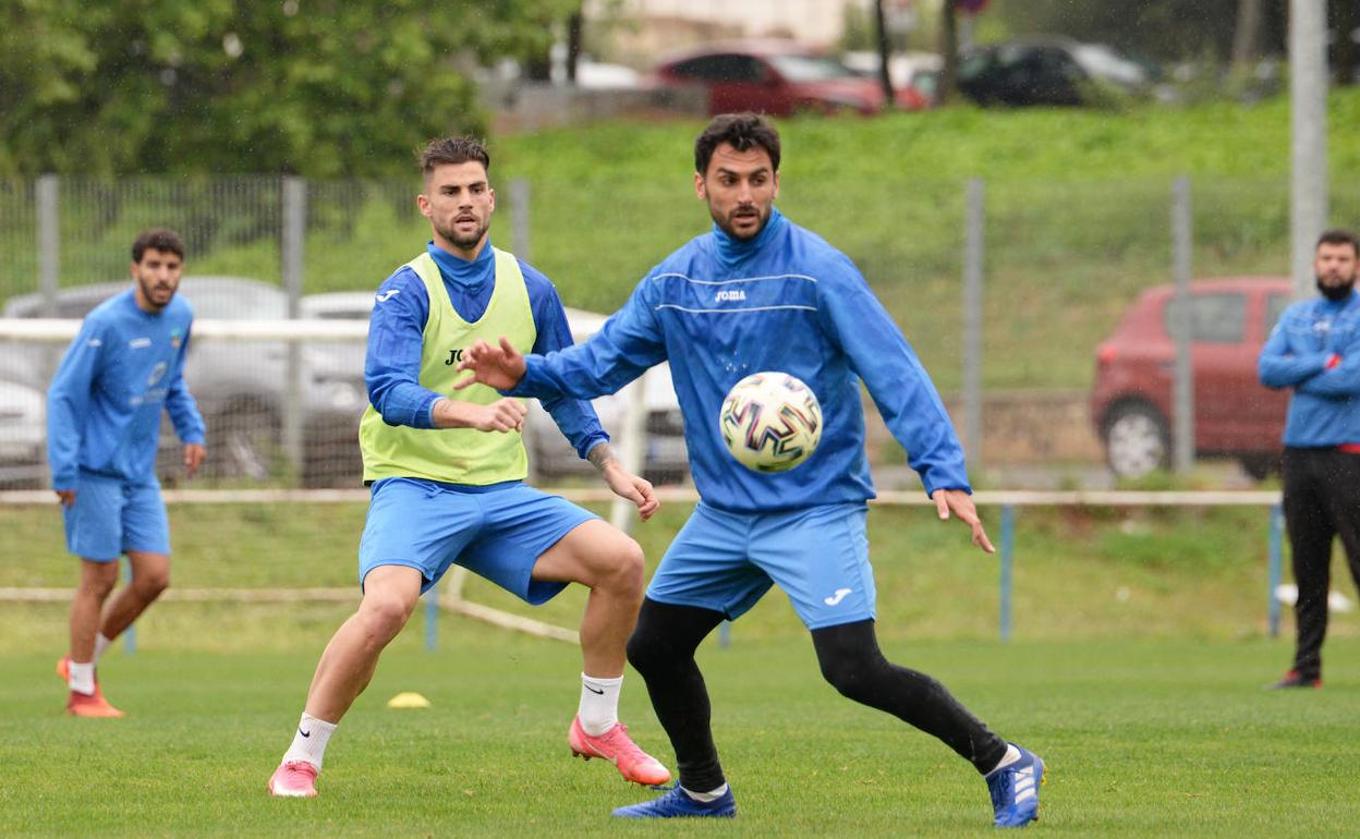 Imagen del entrenamiento del Lleida esta semana antes de confirmarse el positivo. 