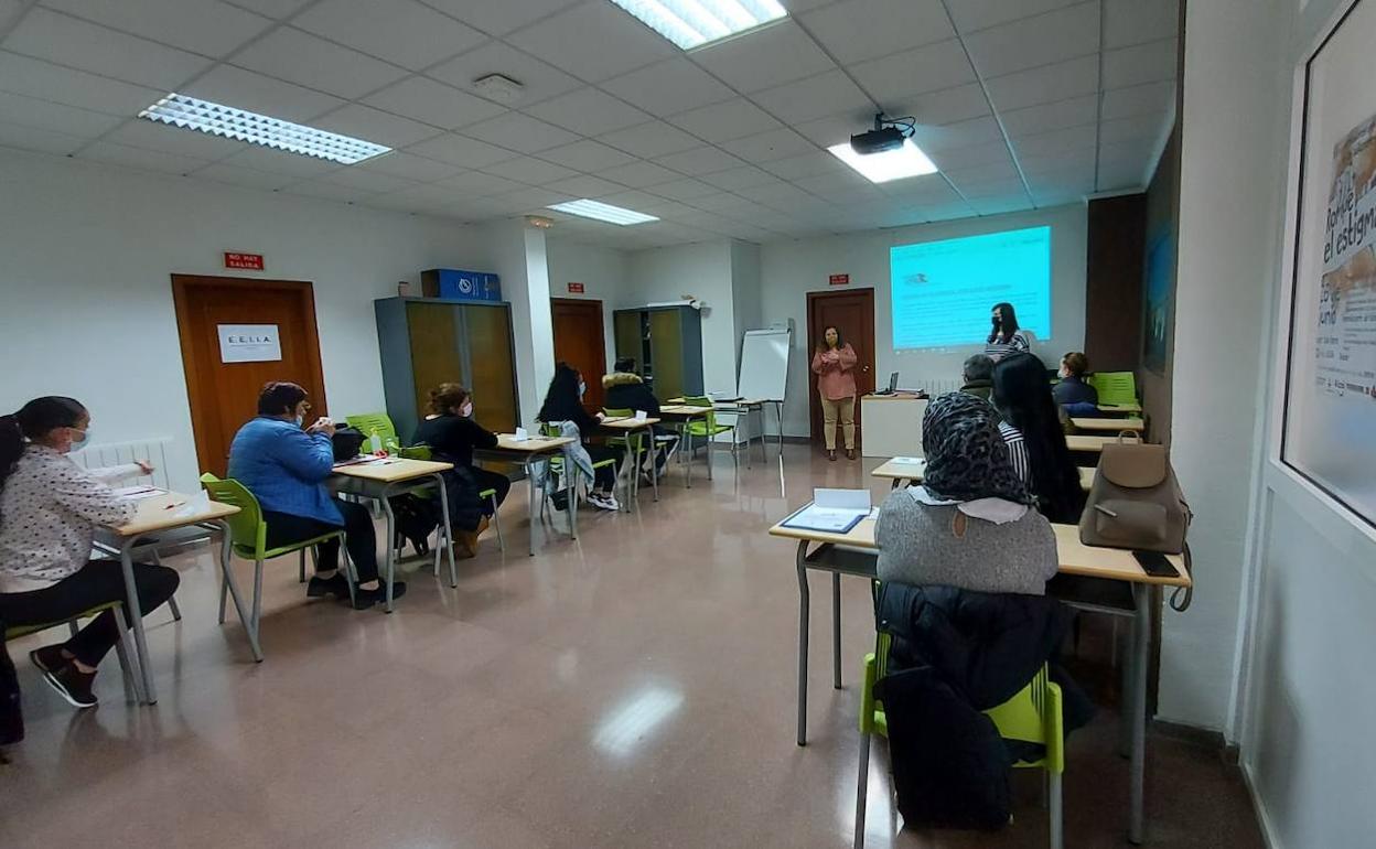 Formación del curso de reinserción laboral en Alcoy. 