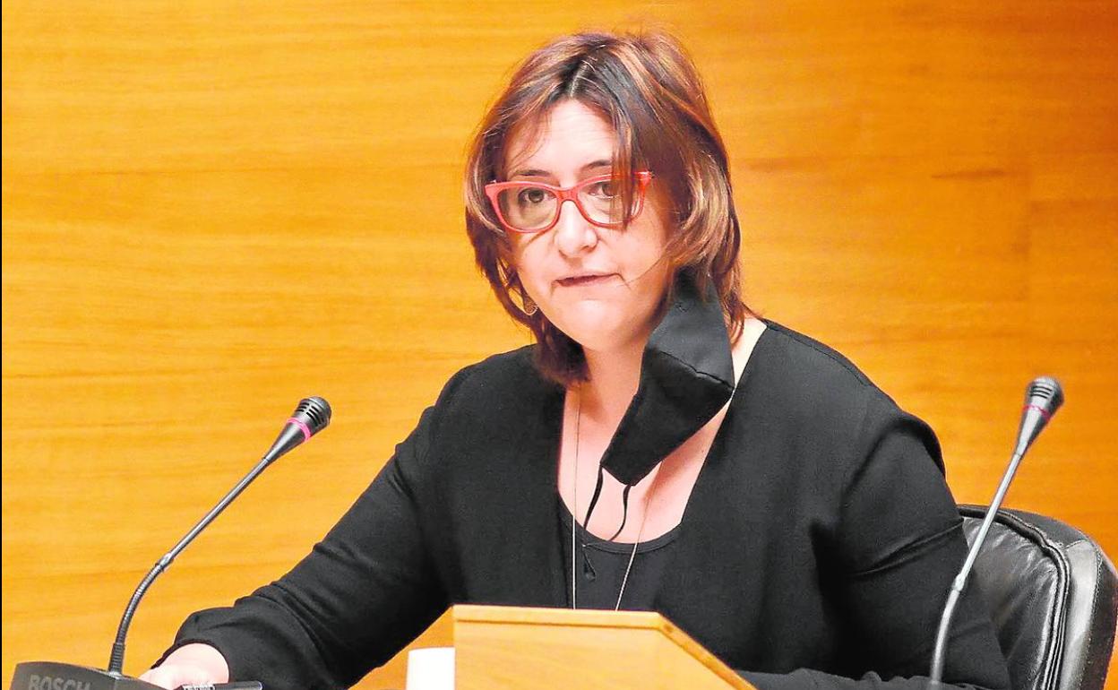 La consellera de Transparencia, Rosa Pérez, en Les Corts 