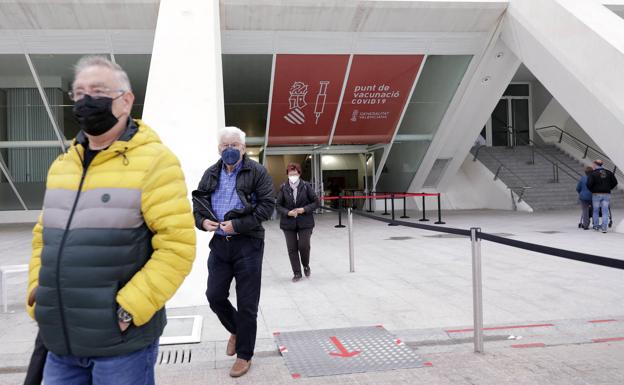 Sanidad informa a la Comunitat Valenciana de que sólo recibirá la mitad de las vacunas de Janssen previstas para esta semana