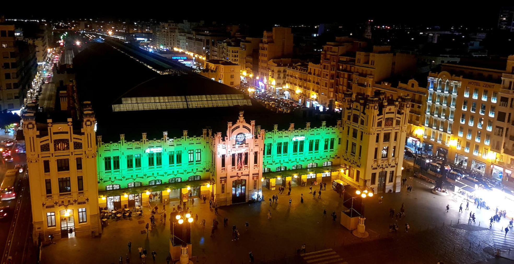 Fachada. Una perspectiva poco habitual de la Estación del Norte. 