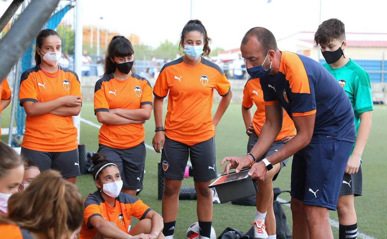 Deporte y educación, los pilares de la cantera del Valencia. 