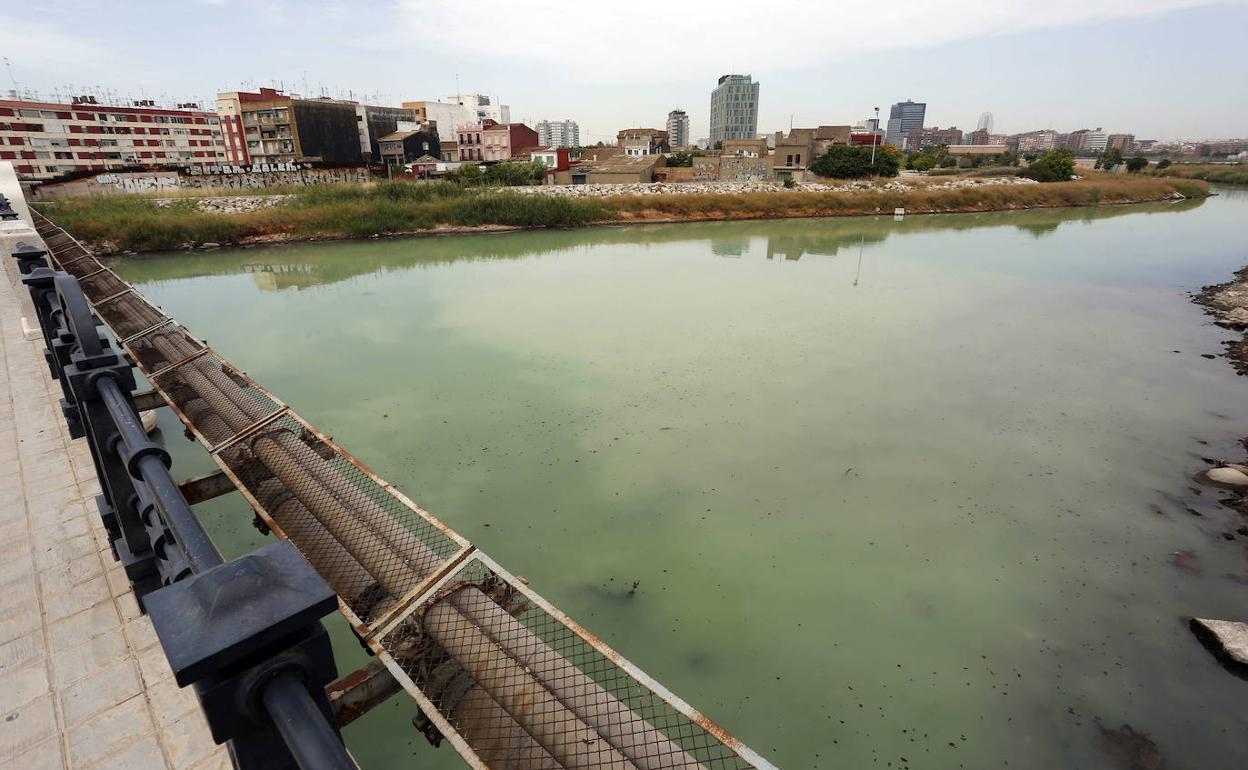 El barrio de Nazaret, visto desde el puente de Astilleros. 