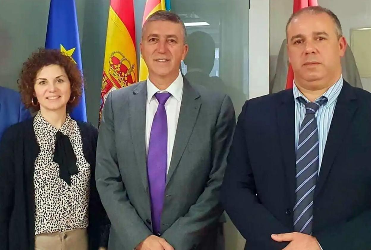 María Dolores Parra, responsable del IVACE, el conseller Rafael Climent y el exdirector comercial de la oficina en Marruecos. lp