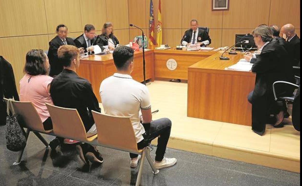 Los tres acusados, durante el juicio celebrado en la Audiencia