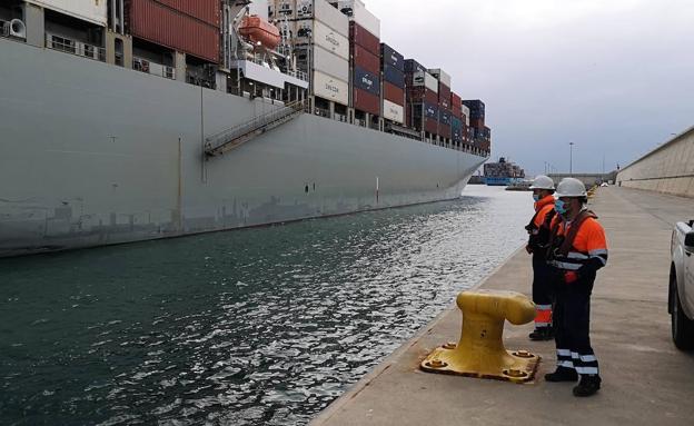 'Skiathos I', el otro buque confinado en el Puerto de Valencia.