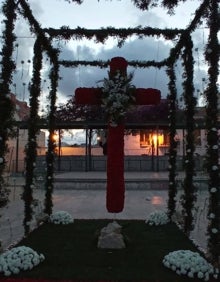 Imagen secundaria 2 - Cruz de la falla Plaza de la Cruz-Los Ángeles, proyecto de la falla Castellón-Segorbe y cruz de la Junta de Fiestas del Santísimo Cristo de Nazaret. 