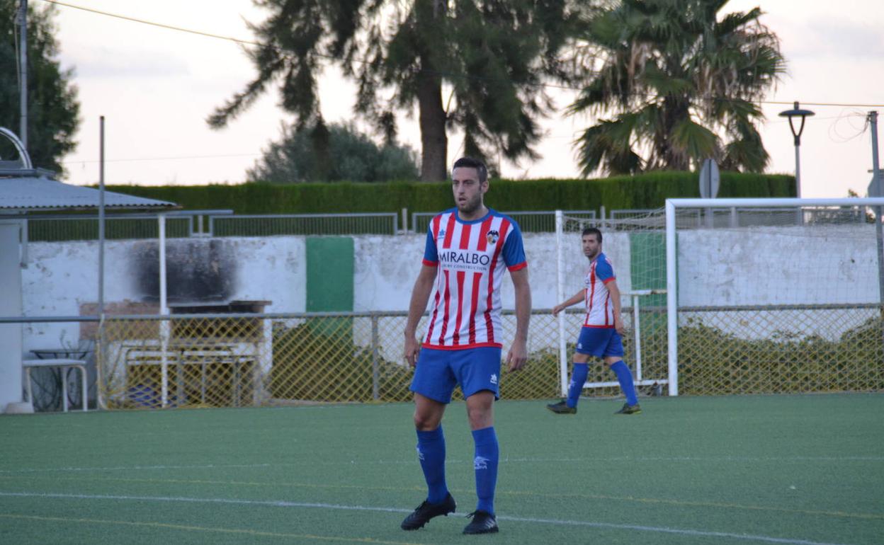 El jugador del CD Jávea Ferran durante un partido. 