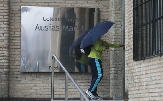 El brote en el colegio mayor Ausias March suma ya 127 contagios